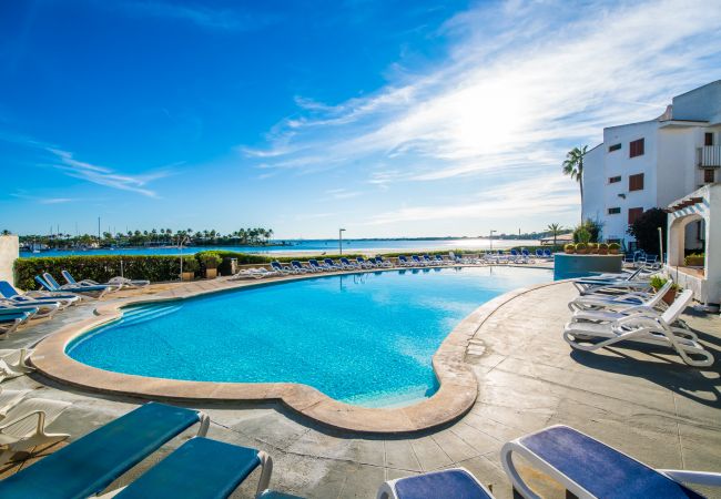 Apartment mit Terrasse, Meerblick und Pool auf Mallorca
