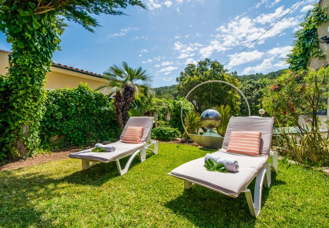 Haus mit Terrasse und Grill in Pollensa.