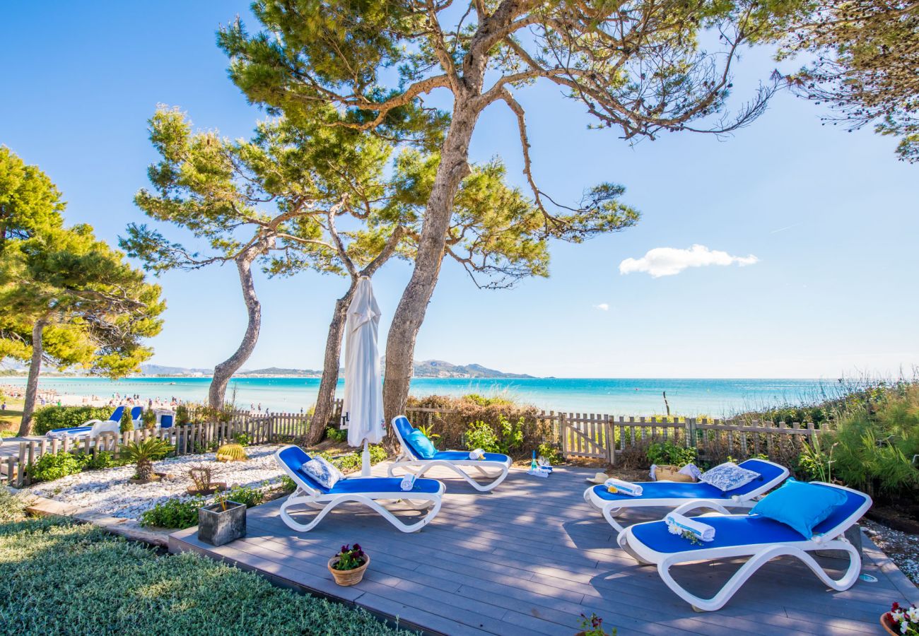 Modernes Ferienhaus direkt am Meer der Playa de Muro.