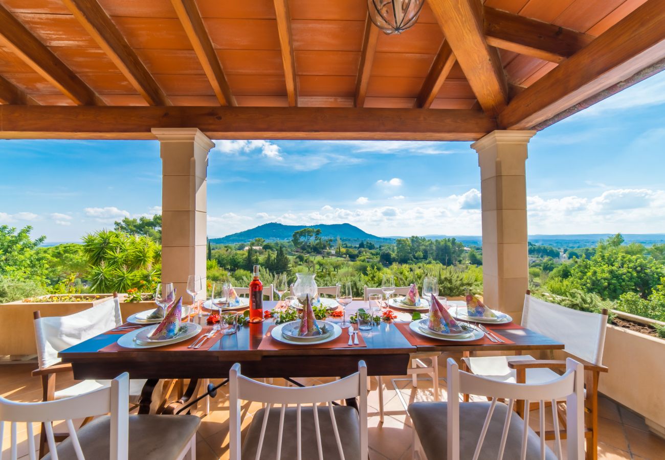 Ländliche Finca auf Mallorca mit Bergblick