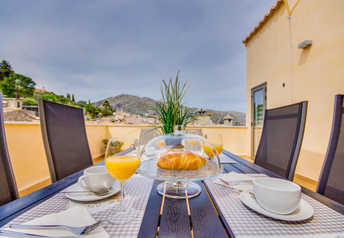 Haus mit Terrasse im Dorf Pollensa