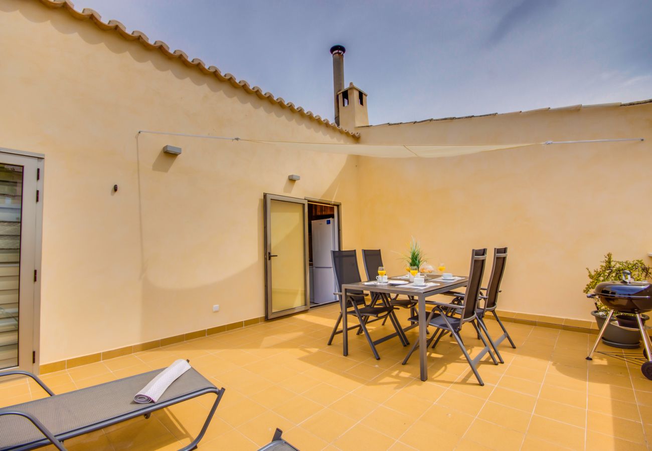 Unterkunft mit Terrasse und Grill in Pollensa