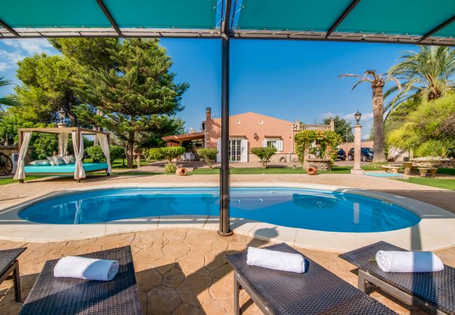 Finca auf Mallorca mit Pool und Grill