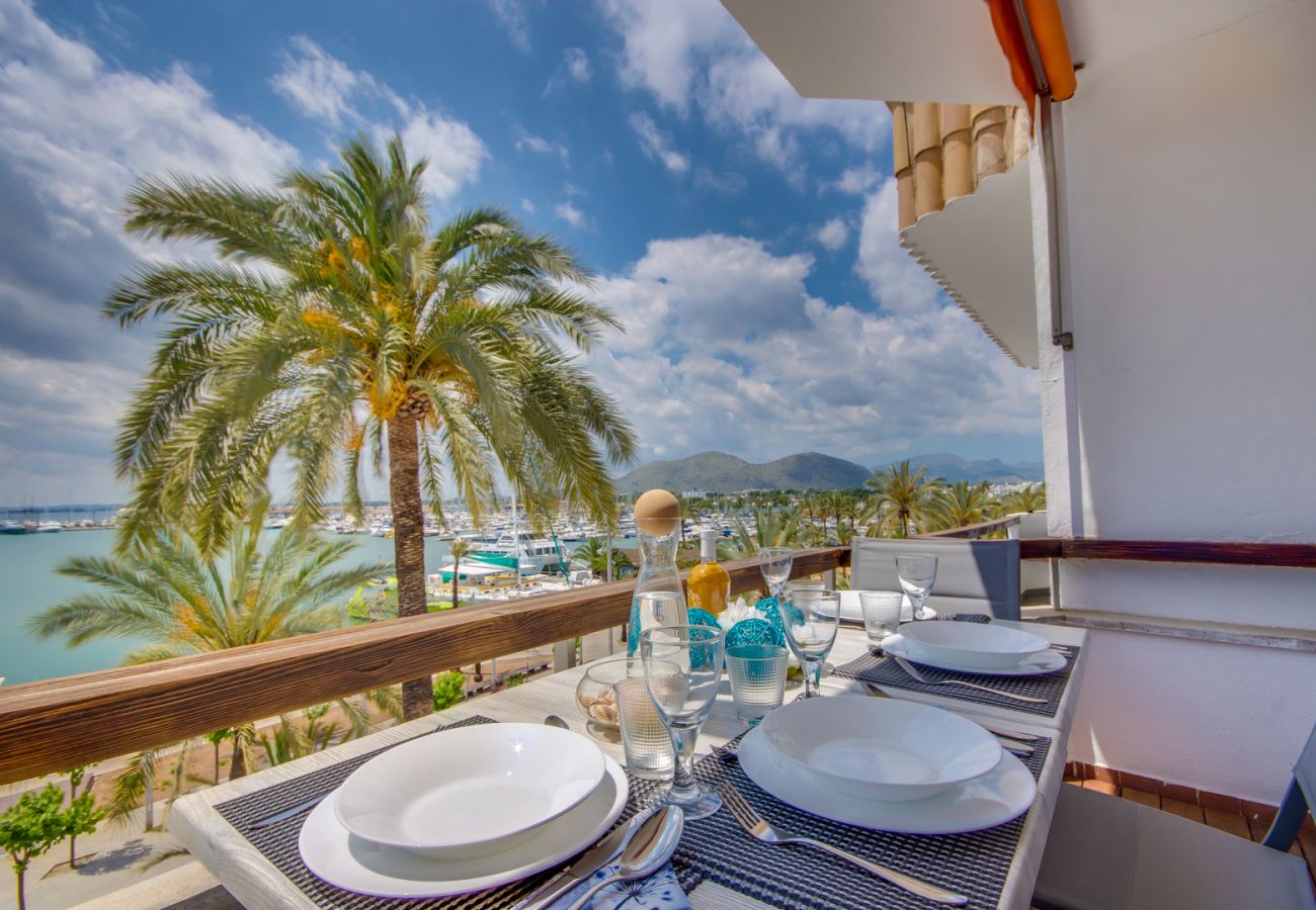 Moderne Ferienwohnung in Puerto de Alcudia mit Meerblick