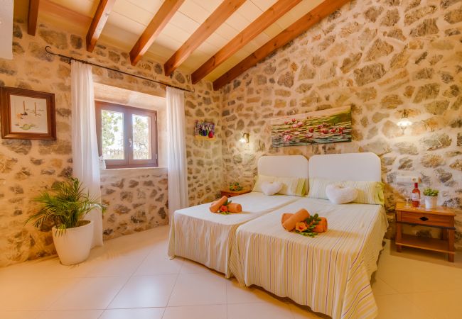 Finca in Capdepera - Ländliche Finca mit grossem Pool Mamici Mallorca Finca in Capdepera - Ländliche Finca mit grossem Pool Mamici Mallorca