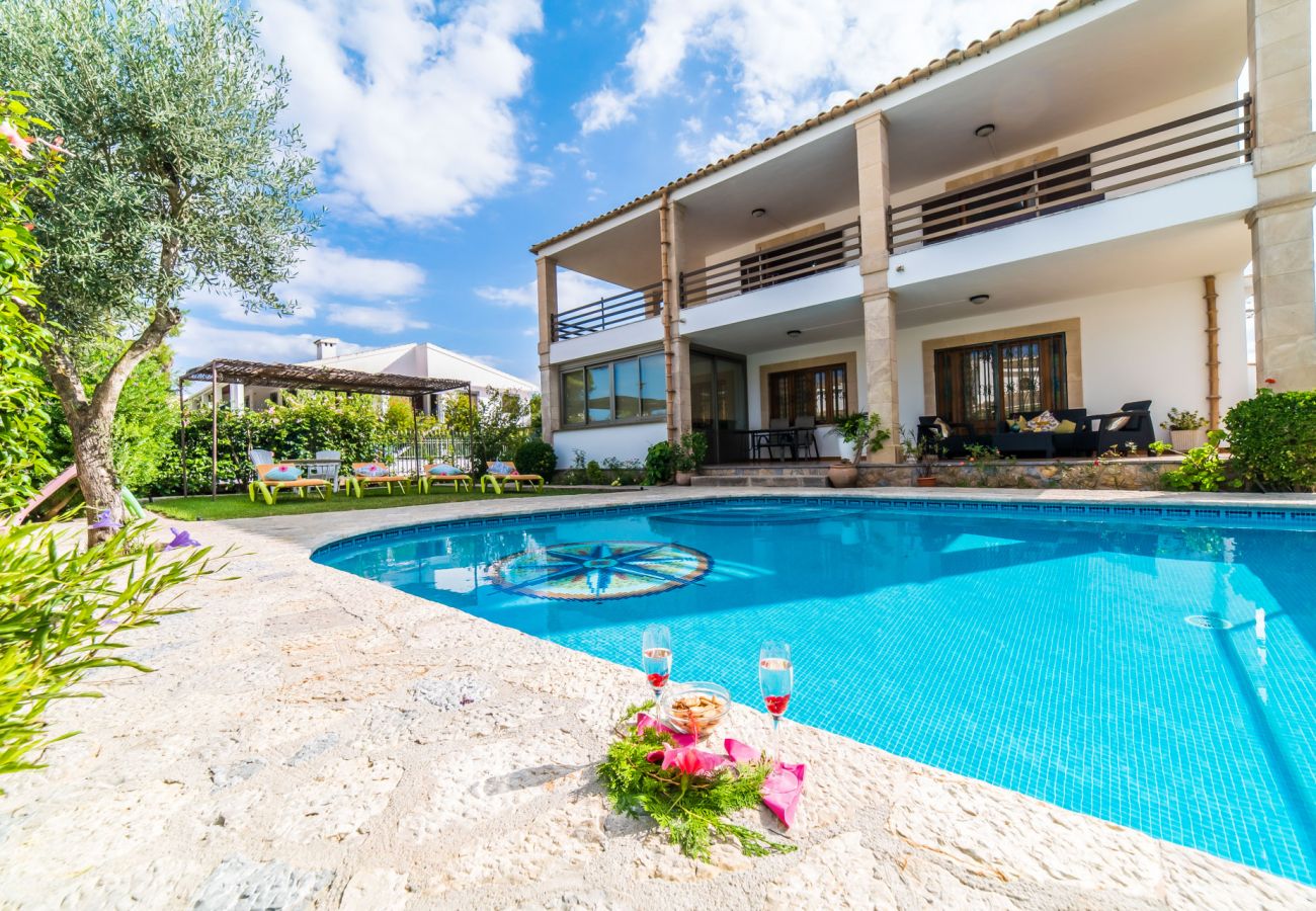 Großes Haus mit Pool in Playa de Muro 