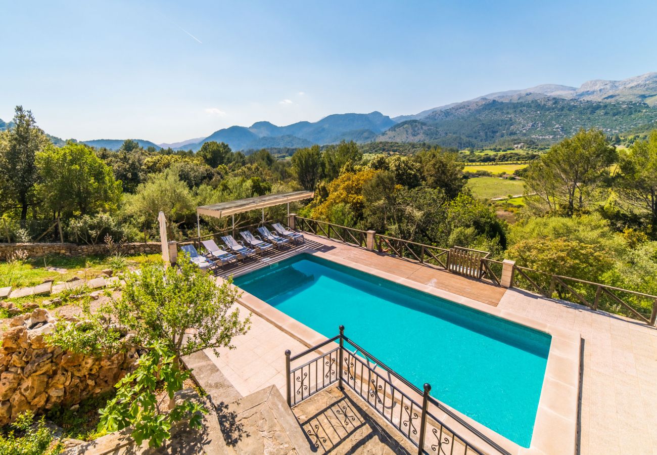 Finca mit Pool und Grill auf Mallorca.