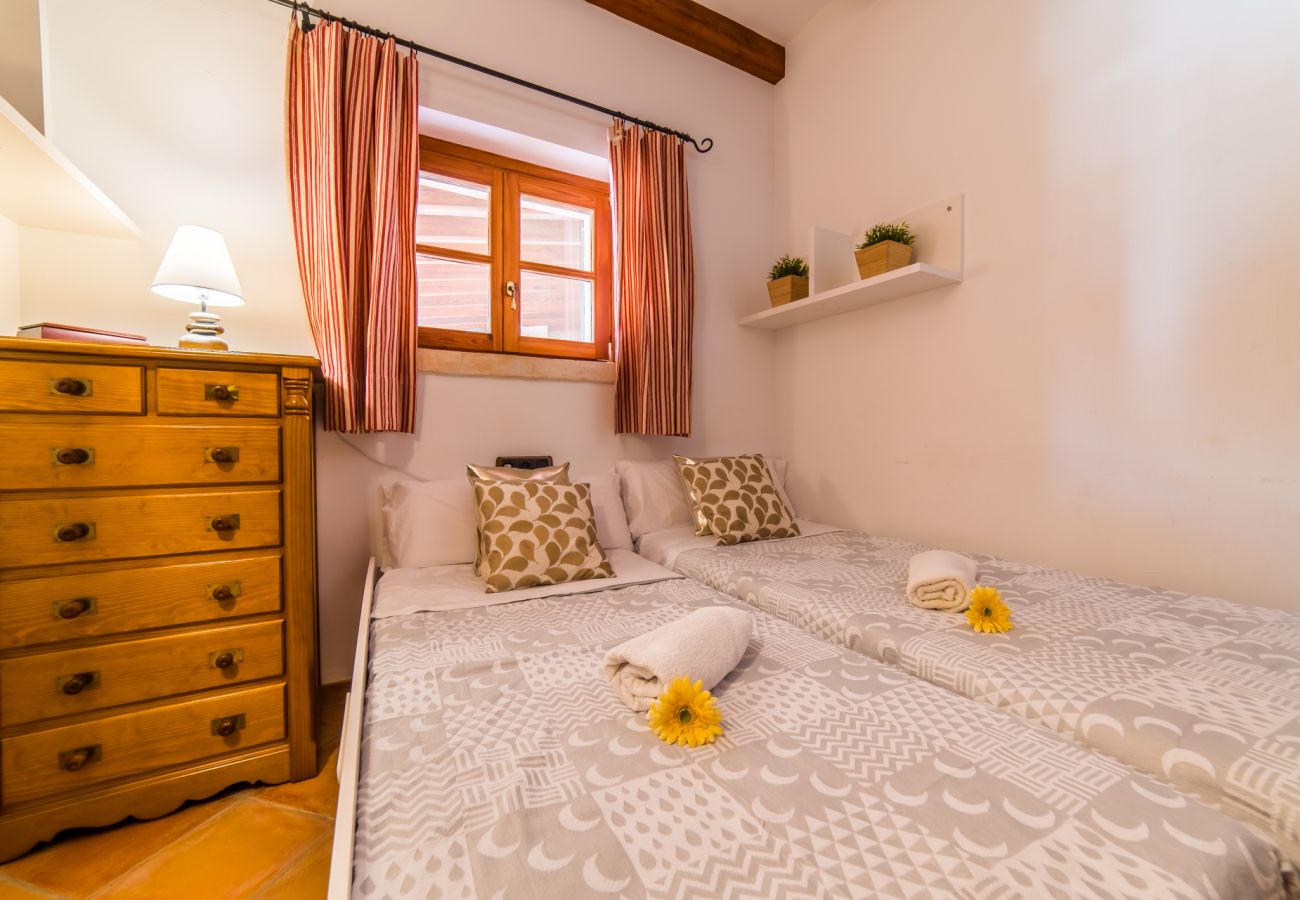 Ferienhaus in Sa Pobla - Rustikale Finca auf Mallorca Can Colis mit Pool