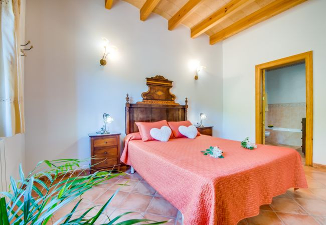 Finca in Selva - Ländliche Finca Cas Mestre mit Pool auf Mallorca Finca in Selva - Ländliche Finca Cas Mestre mit Pool auf Mallorca