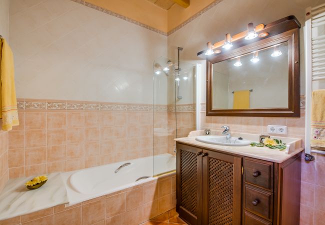 Finca in Selva - Ländliche Finca Cas Mestre mit Pool auf Mallorca Finca in Selva - Ländliche Finca Cas Mestre mit Pool auf Mallorca