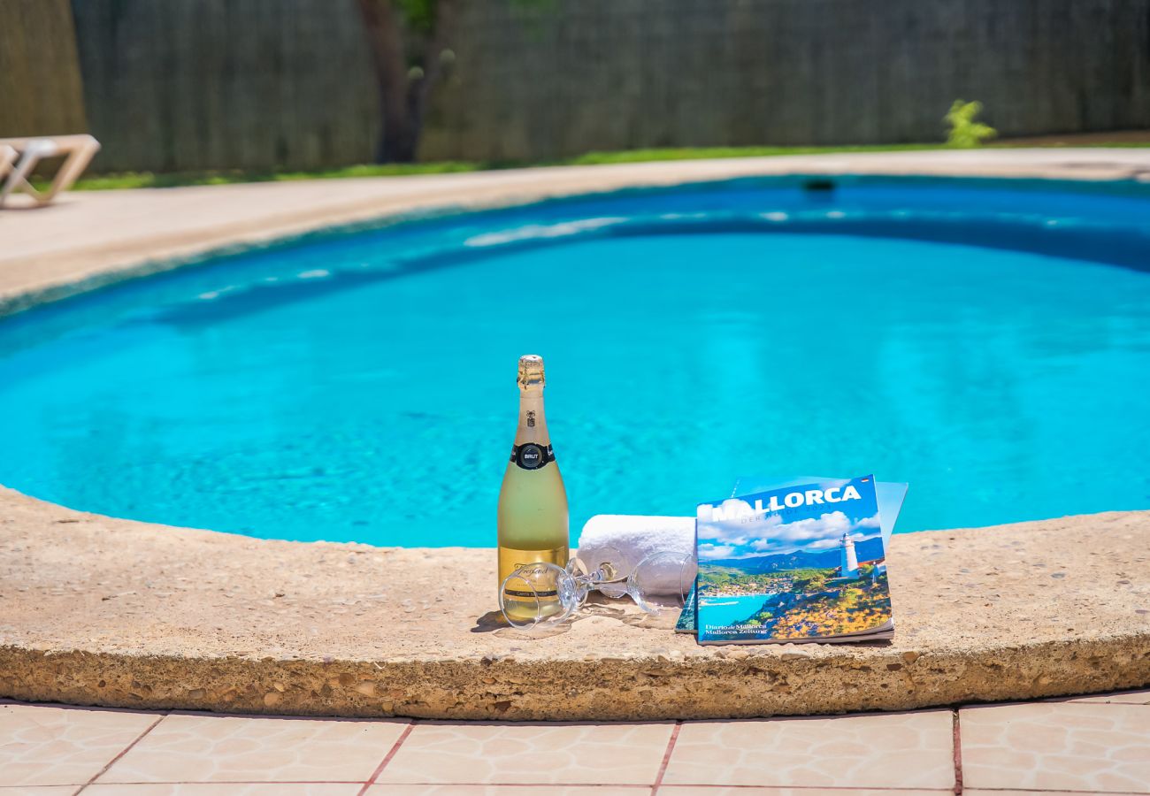 Traditionelles Haus mit Pool auf Mallorca