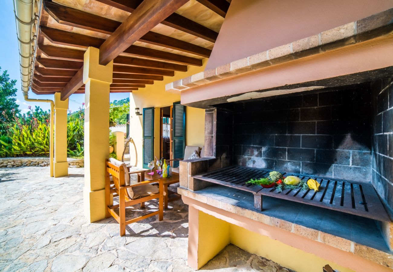 Finca mit Pool und Barbecue in Alcudia für Ihren Urlaub