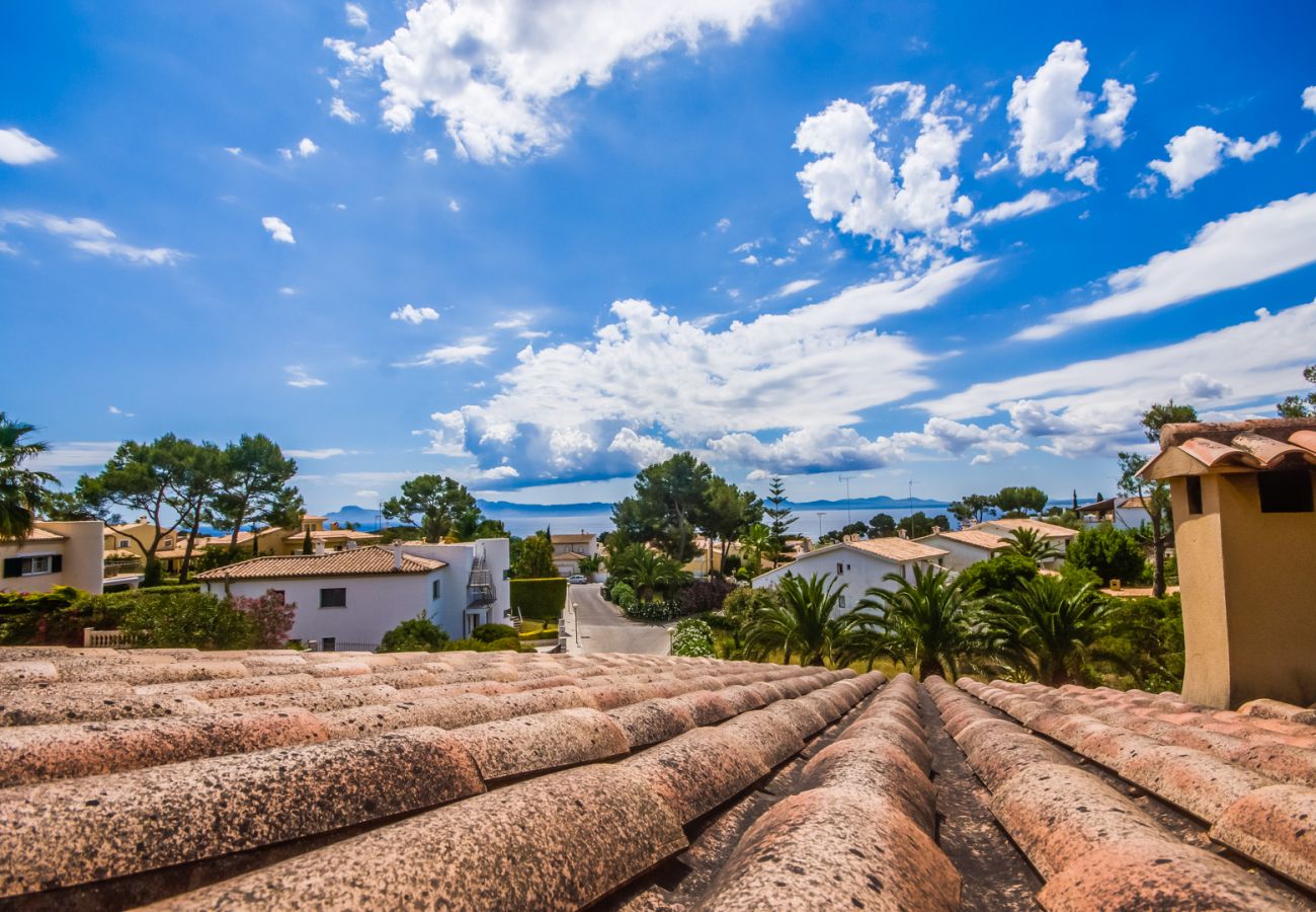 Ferien in Alcudia mit Pool und Meerblick 