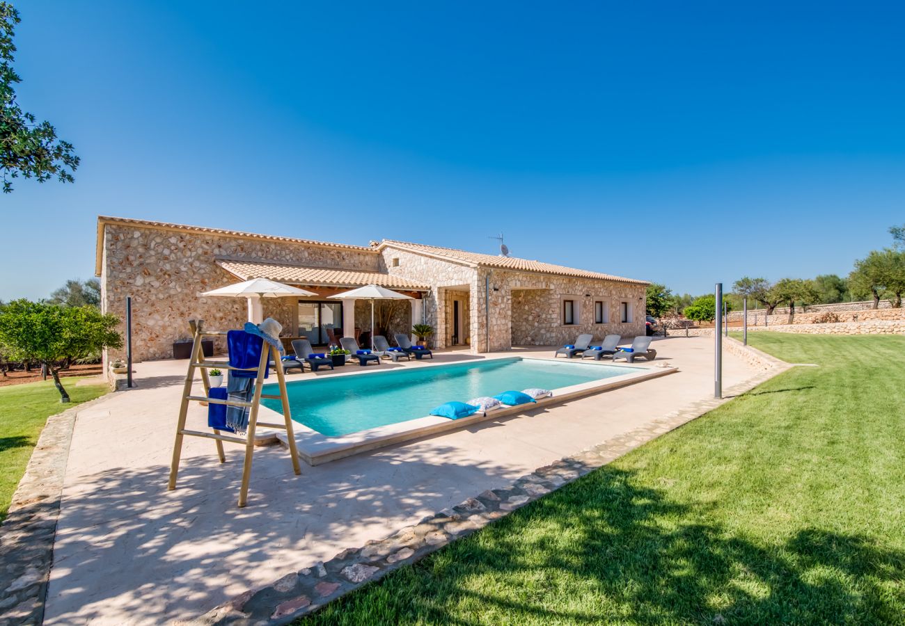 Ländliche Finca auf Mallorca mit Pool und Grill 