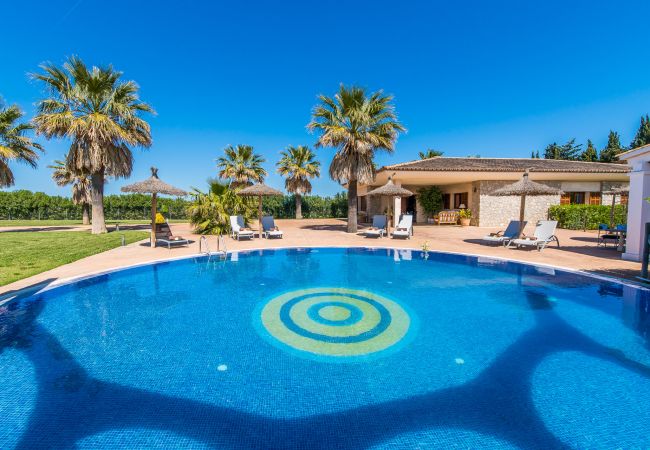 Moderne Finca mit Pool und Spielplatz auf Mallorca