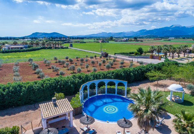 Finca mit Pool und Kinderspielplatz im Norden von Mallorca 