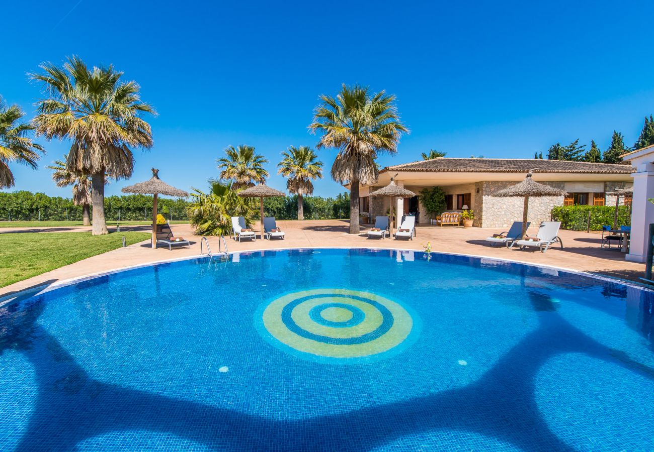 Moderne Finca mit Pool und Spielplatz auf Mallorca