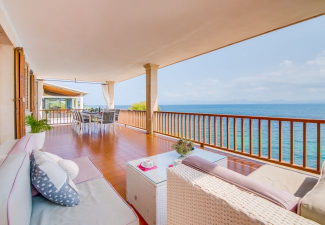 Maximaler Komfort und Ruhe in einem Haus direkt am Meer in Alcudia