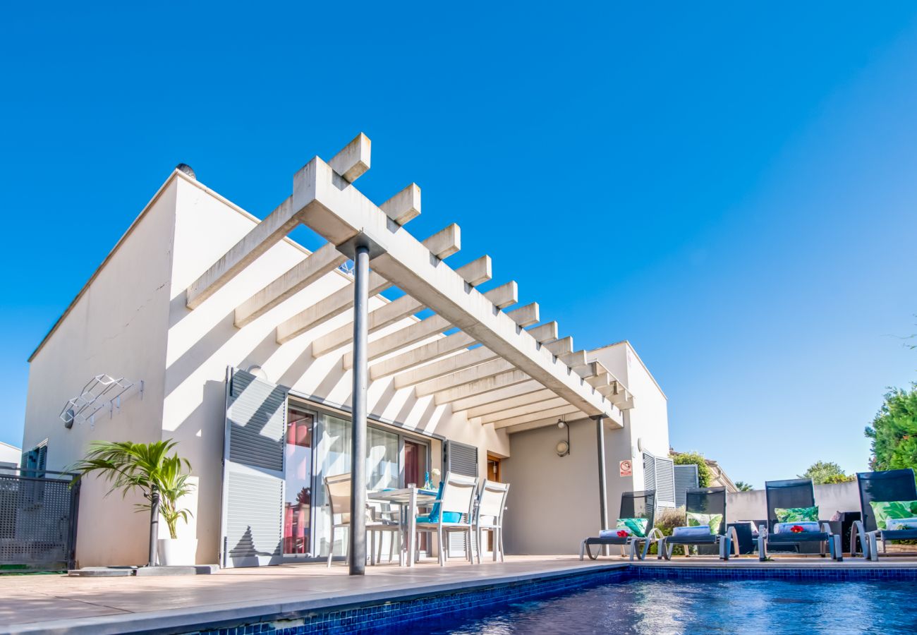 Ferienhaus in Alcudia - Haus mit Pool Villa Ariel strandnah in Alcudia