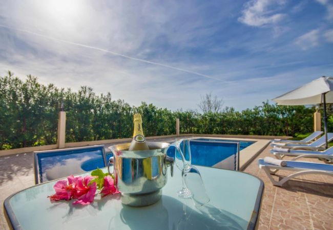 Finca in Buger - Landhaus Mallorca Sa Figuera mit privatem Pool, balinesischem Bett und Chill-out-Terrasse Finca in Buger - Landhaus Mallorca Sa Figuera mit privatem Pool, balinesischem Bett und Chill-out-Terrasse