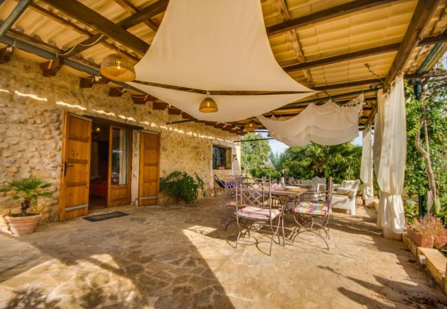 Finca in Buger - Landhaus Mallorca Sa Figuera mit privatem Pool, balinesischem Bett und Chill-out-Terrasse Finca in Buger - Landhaus Mallorca Sa Figuera mit privatem Pool, balinesischem Bett und Chill-out-Terrasse
