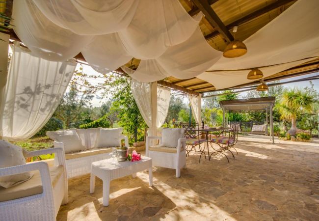Finca in Buger - Landhaus Mallorca Sa Figuera mit privatem Pool, balinesischem Bett und Chill-out-Terrasse Finca in Buger - Landhaus Mallorca Sa Figuera mit privatem Pool, balinesischem Bett und Chill-out-Terrasse