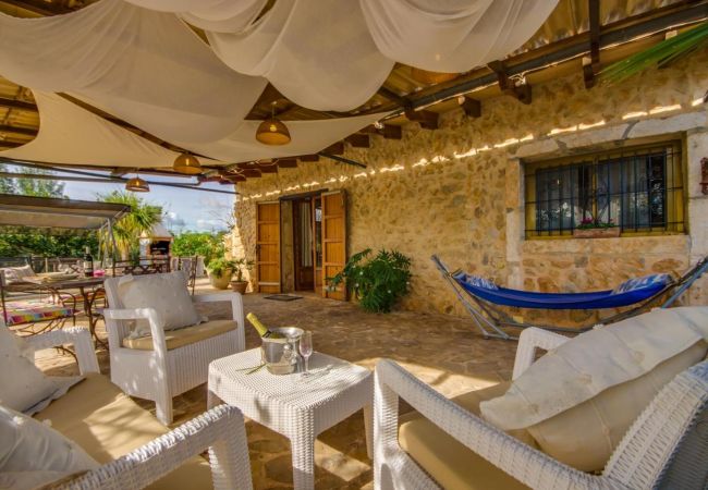 Finca in Buger - Landhaus Mallorca Sa Figuera mit privatem Pool, balinesischem Bett und Chill-out-Terrasse Finca in Buger - Landhaus Mallorca Sa Figuera mit privatem Pool, balinesischem Bett und Chill-out-Terrasse