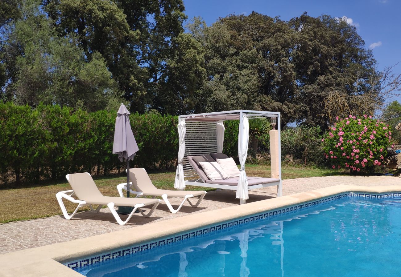 Finca in Buger - Landhaus Mallorca Sa Figuera mit privatem Pool, balinesischem Bett und Chill-out-Terrasse