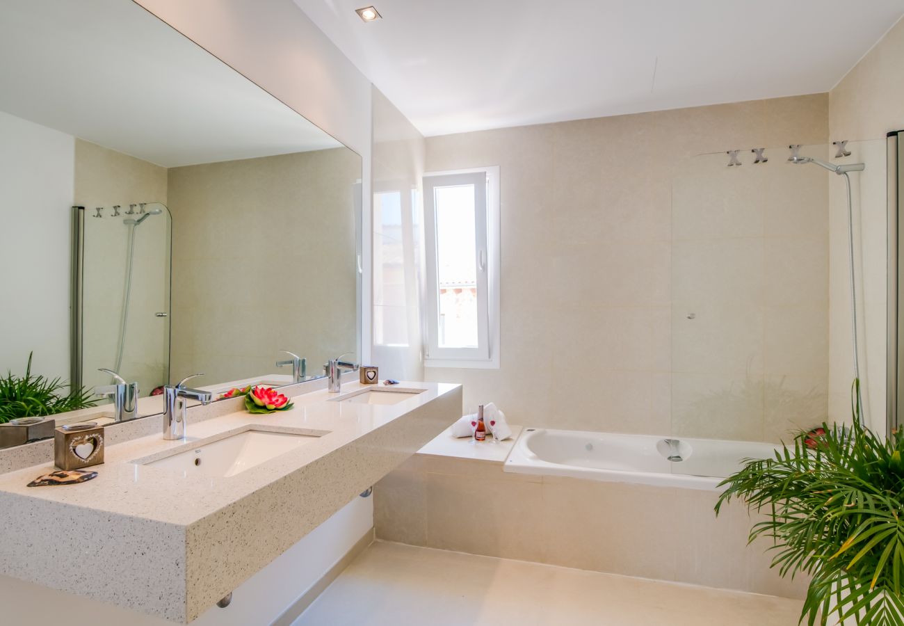 Ferienhaus in Maria de la salut - Modernes Haus mit Pool Son Puig auf Mallorca