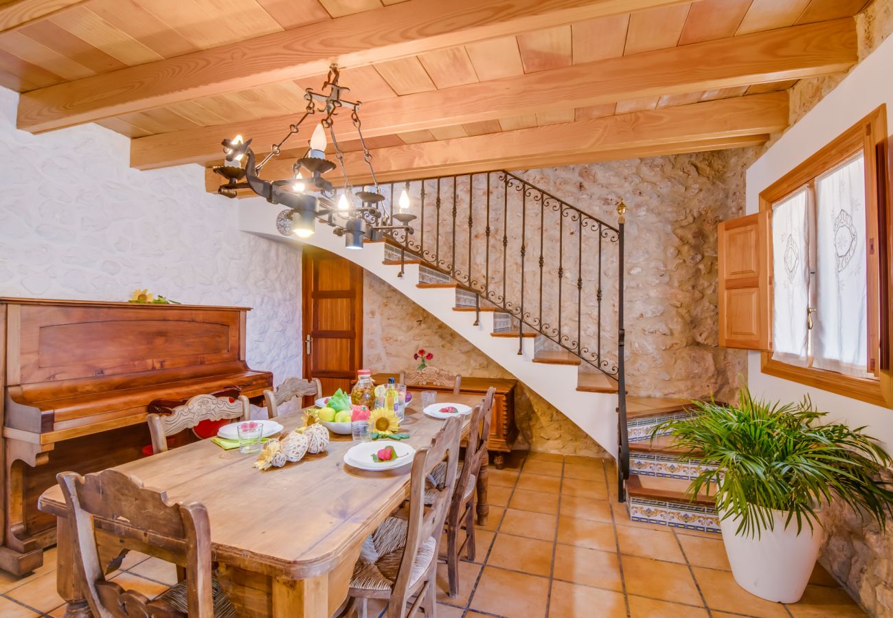 Finca in Inca - Landhaus im Zentrum von Mallorca Villa Erika mit Pool