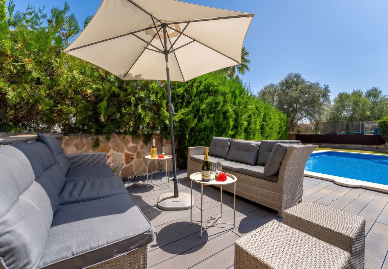 Haus mit Terrasse und Pool in Alcudia