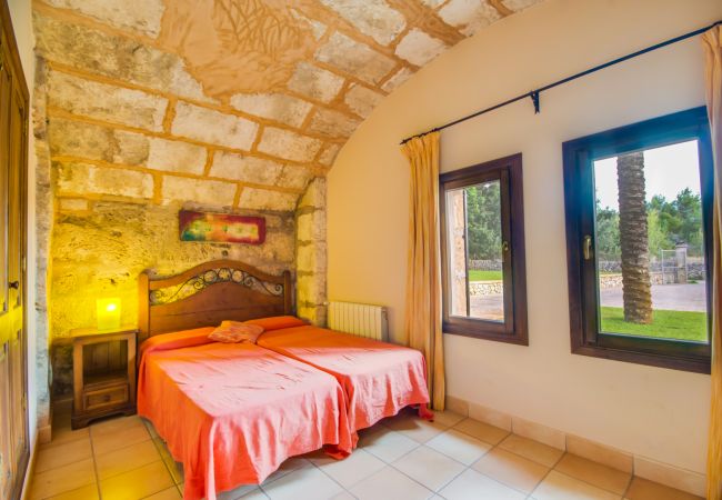 Finca in Selva - Finca Sa Mina für 12 mit Pool auf Mallorca Finca in Selva - Finca Sa Mina für 12 mit Pool auf Mallorca