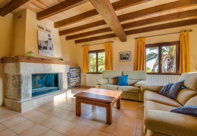 Finca in Selva - Finca Sa Mina für 12 mit Pool auf Mallorca Finca in Selva - Finca Sa Mina für 12 mit Pool auf Mallorca