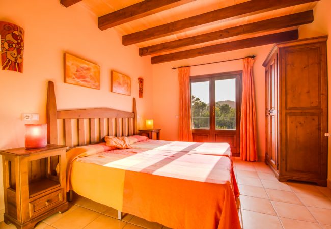 Finca in Selva - Finca Sa Mina für 12 mit Pool auf Mallorca Finca in Selva - Finca Sa Mina für 12 mit Pool auf Mallorca