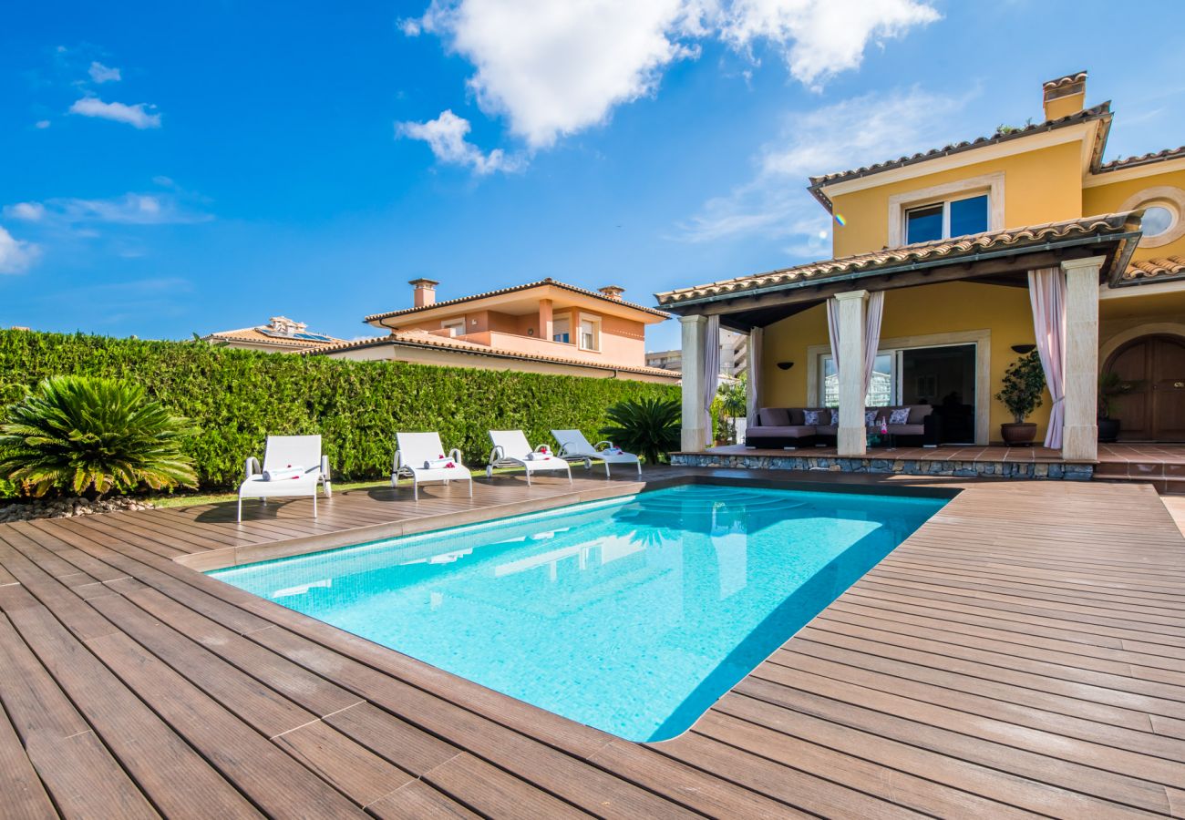 Haus mit Bergblick und Pool in Alcudia