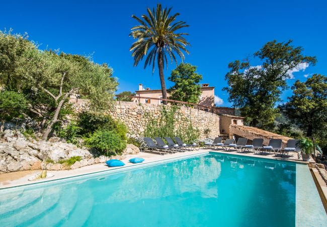 Ferien auf Mallorca in einer mallorquinischen Finca mit Bergblick