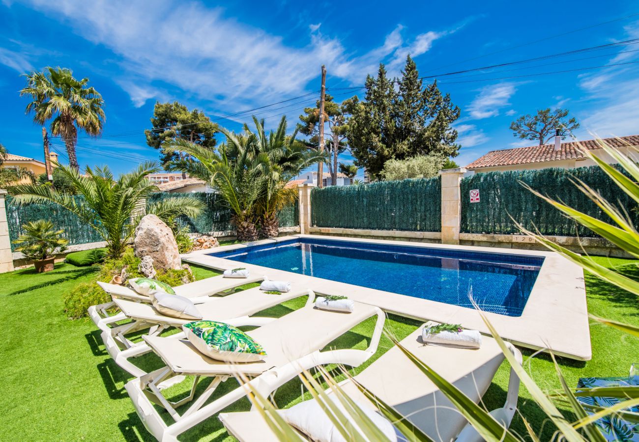 Ferienhaus in Puerto de Alcudia - Haus mit Pool Villa Jardi strandnah und Bergblick
