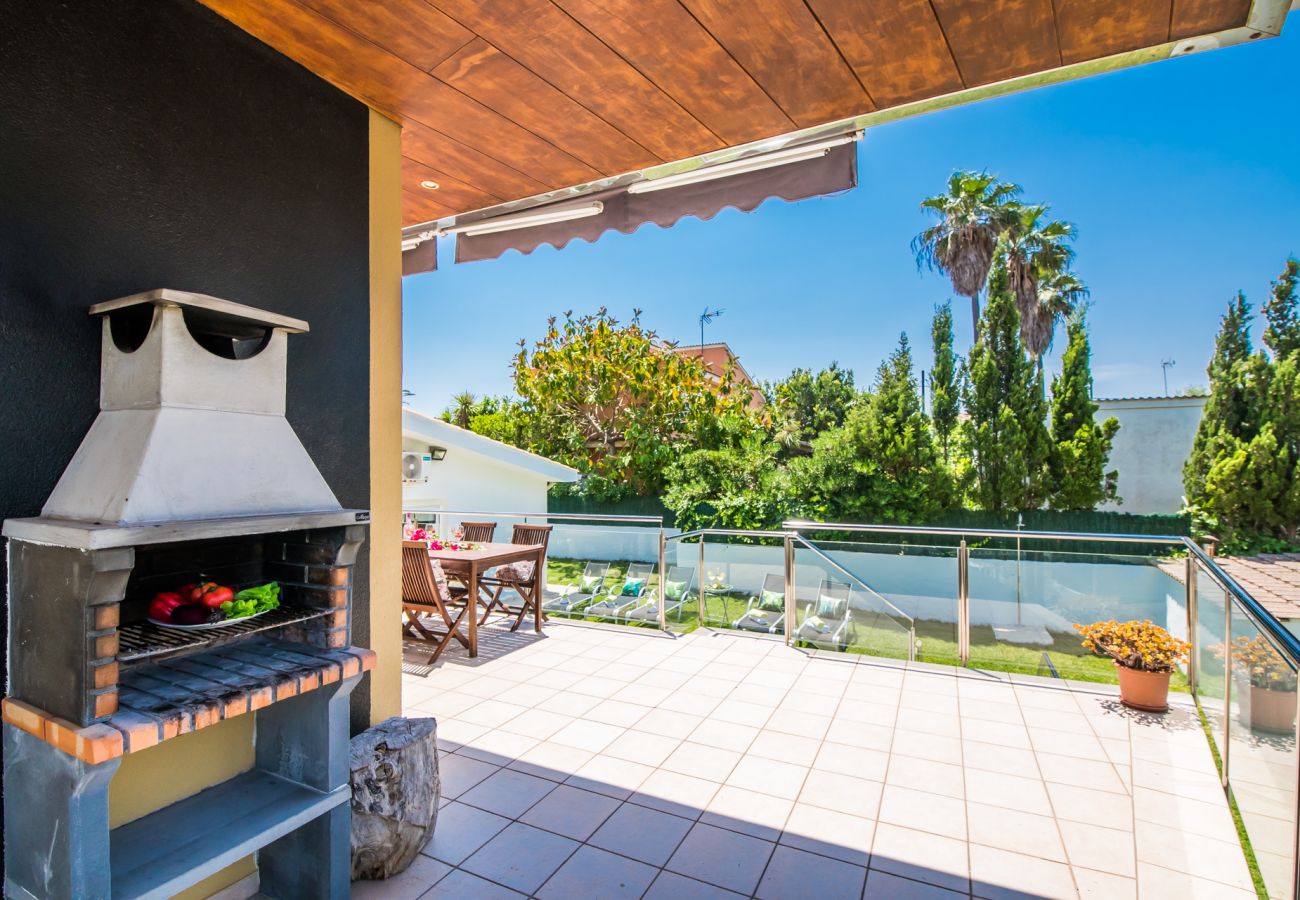 Ferienhaus mit Grill in Strandnähe von Playa de Muro