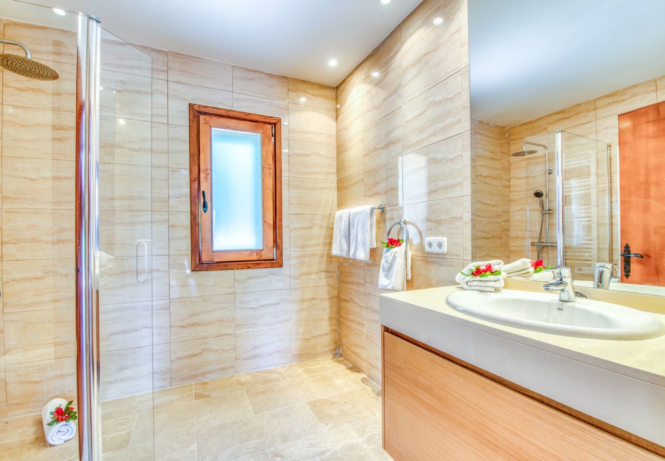 Ferienhaus in Crestatx - Modernes Haus mit Pool Villa Flores auf Mallorca