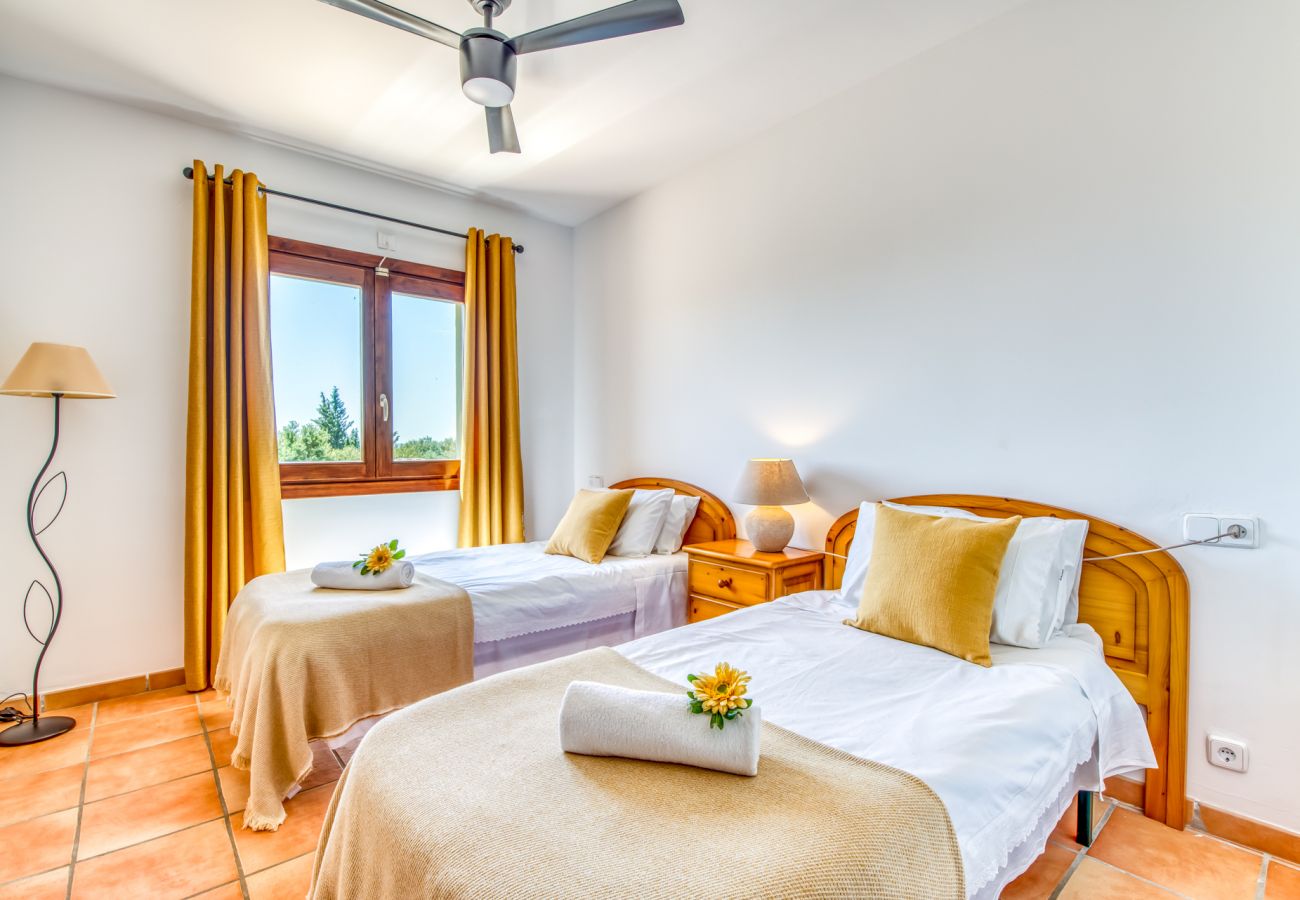 Ferienhaus in Crestatx - Modernes Haus mit Pool Villa Flores auf Mallorca