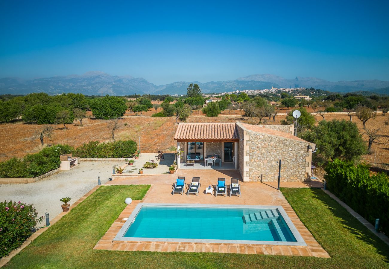 Finca mit Pool und Grill auf Mallorca.