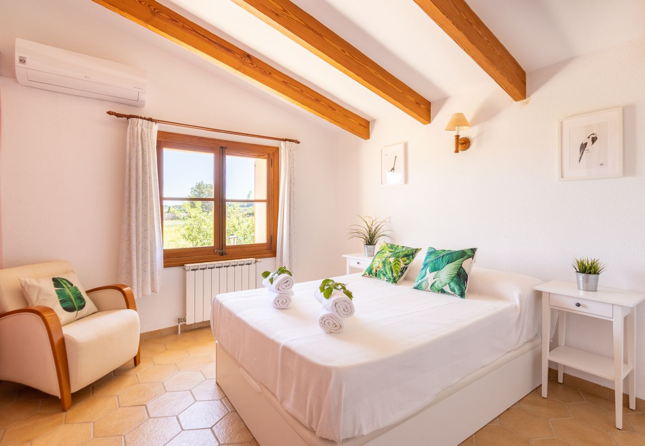 Ferienhaus in Lloret de Vistalegre - Ländliche Finca in Mallorca Sa Sinia mit Pool und Tennisplatz