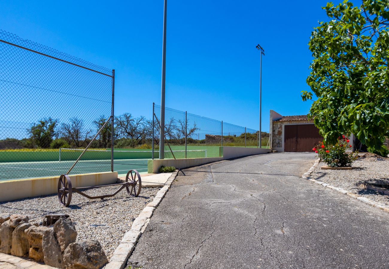 Ferienhaus in Lloret de Vistalegre - Finca Mallorca Sa Sinia mit Pool und Tennisplatz