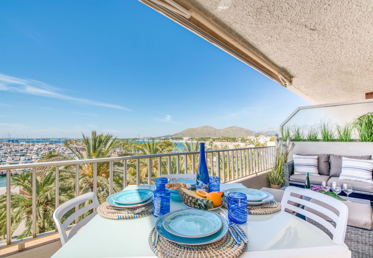 Wohnung im Hafen von Alcudia mit Panoramablick aufs Meer