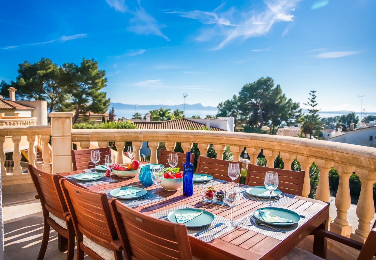 Ferienhaus mit Meerblick und Pool in Alcudia