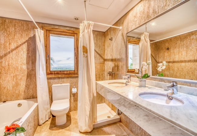 Finca in Petra - Ländliche Finca auf Mallorca El Palmeral mit Pool Finca in Petra - Ländliche Finca auf Mallorca El Palmeral mit Pool