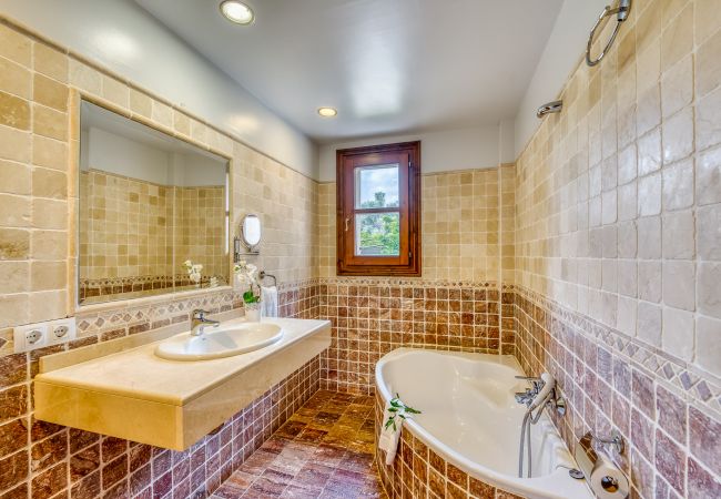 Finca in Petra - Ferienhäuser mit Privatpool und schöne ausblicke auf Mallorca Finca in Petra - Ferienhäuser mit Privatpool und schöne ausblicke auf Mallorca