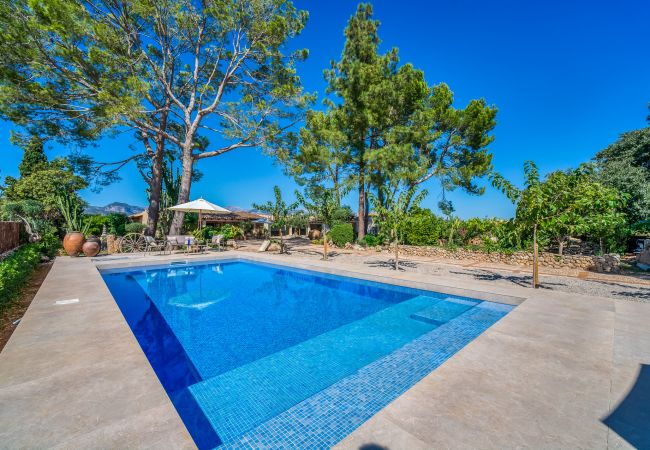 Finca auf Mallorca mit Pool und Garten