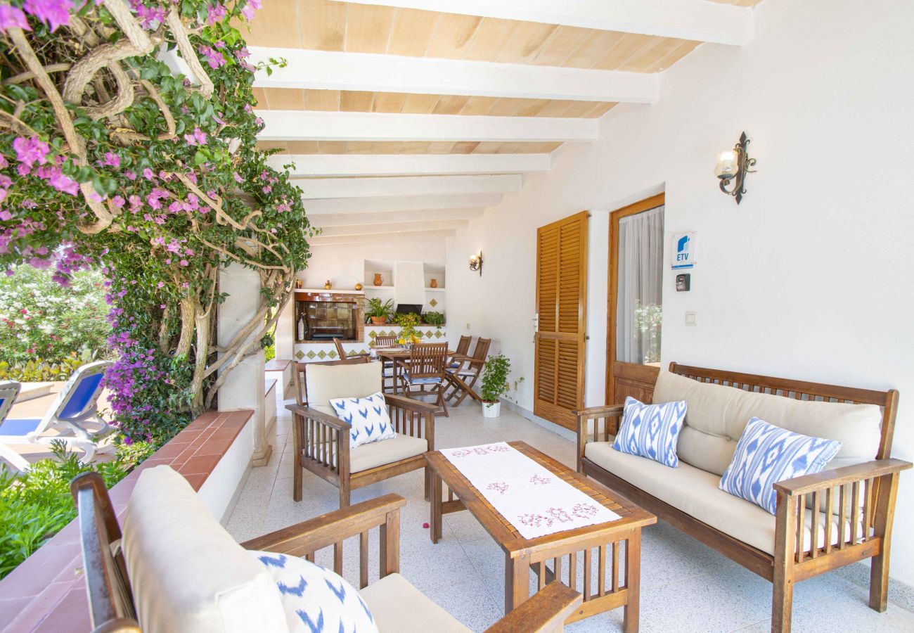 Haus mit Pool und Grill in der Nähe von Pollensa.