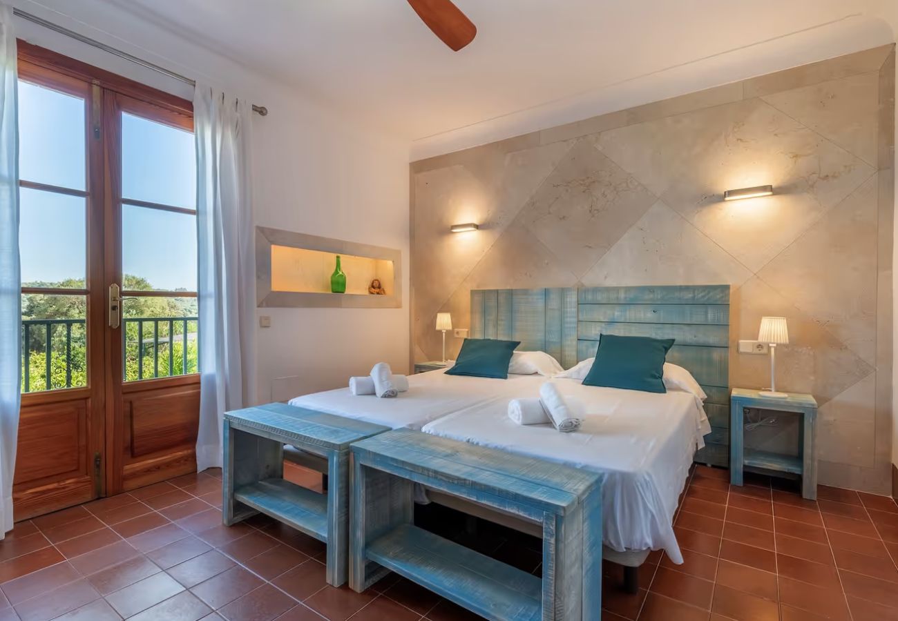 Ferienhaus in Costitx - Ländliche Finca Son Tomasset auf Mallorca mit Schwimmbad